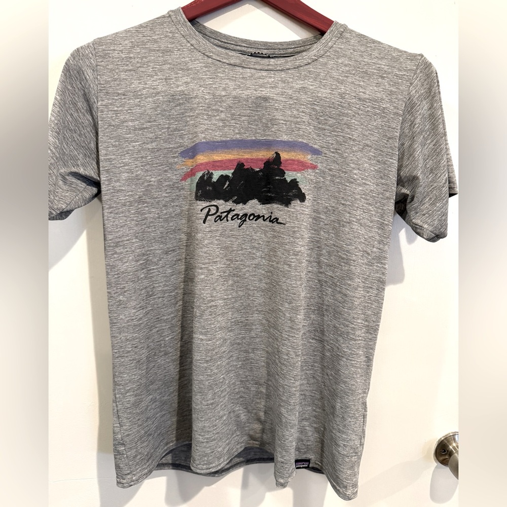 Patagonia Women's Capilene® Cool Daily Graphic Shirt size M